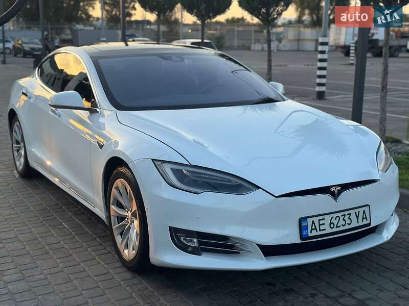 Лифтбек Tesla Model S 2016 в Днепре
