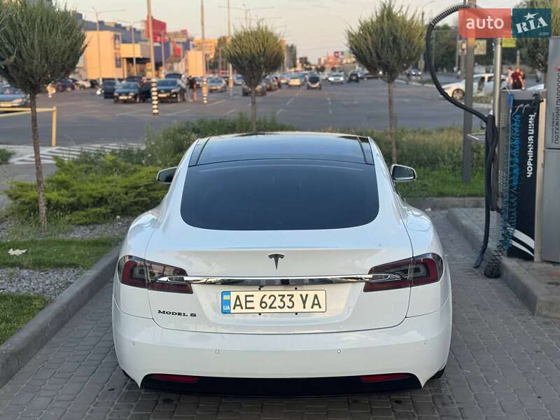 Лифтбек Tesla Model S 2016 в Днепре