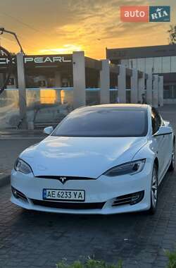 Ліфтбек Tesla Model S 2016 в 