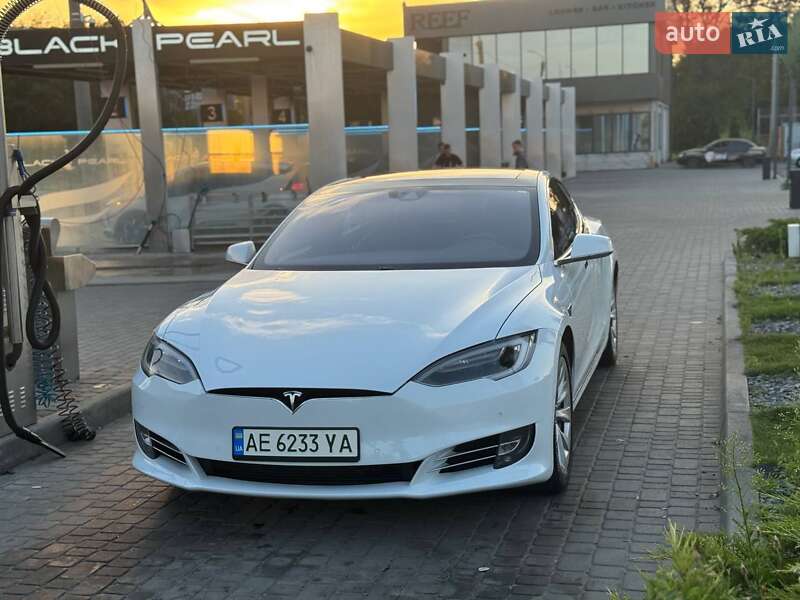 Лифтбек Tesla Model S 2016 в Днепре