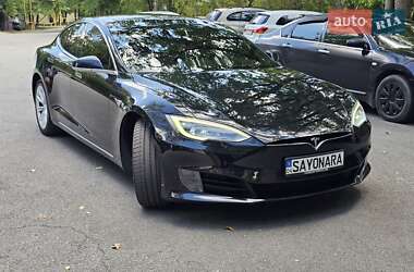 Лифтбек Tesla Model S 2017 в 