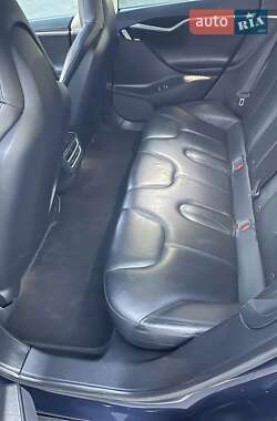 Лифтбек Tesla Model S 2013 в 