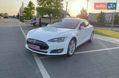 Лифтбек Tesla Model S 2015 в 
