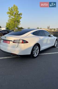 Лифтбек Tesla Model S 2015 в 