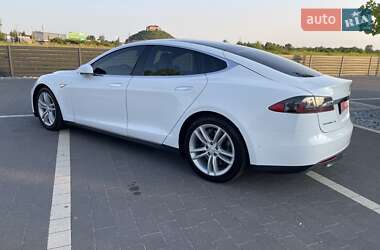 Лифтбек Tesla Model S 2015 в 