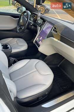Лифтбек Tesla Model S 2015 в 