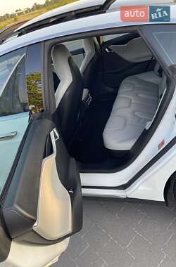 Лифтбек Tesla Model S 2015 в 