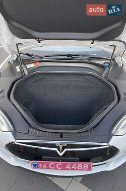Лифтбек Tesla Model S 2015 в 