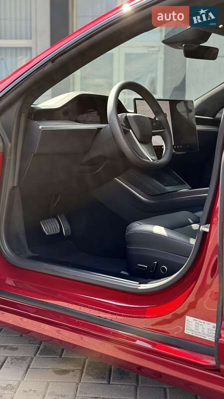 Лифтбек Tesla Model S 2023 в Днепре