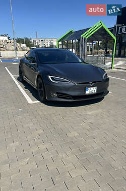 Лифтбек Tesla Model S 2017 в 