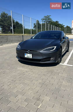 Лифтбек Tesla Model S 2017 в 