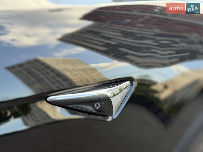 Лифтбек Tesla Model S 2018 в Киеве