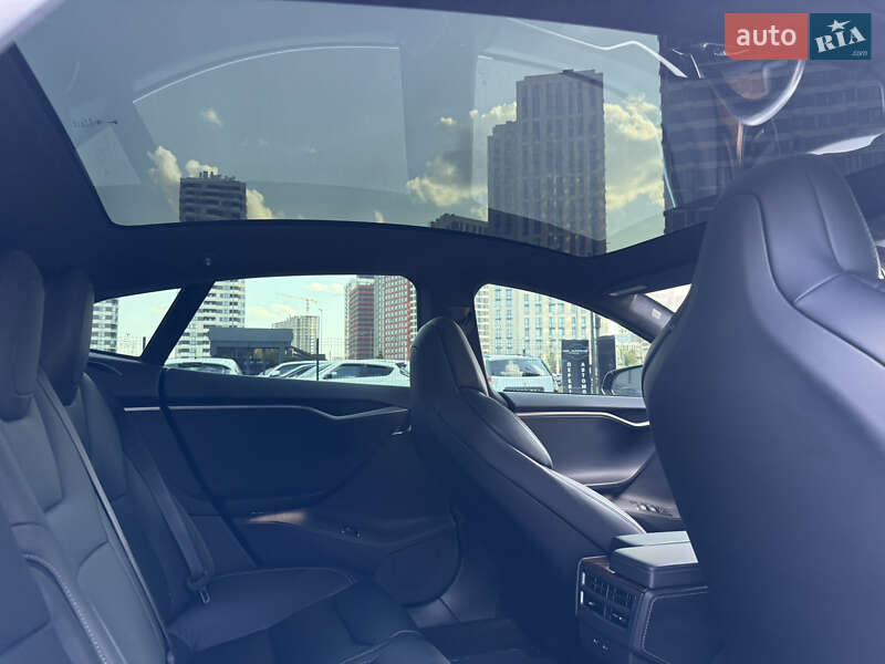 Лифтбек Tesla Model S 2018 в Киеве