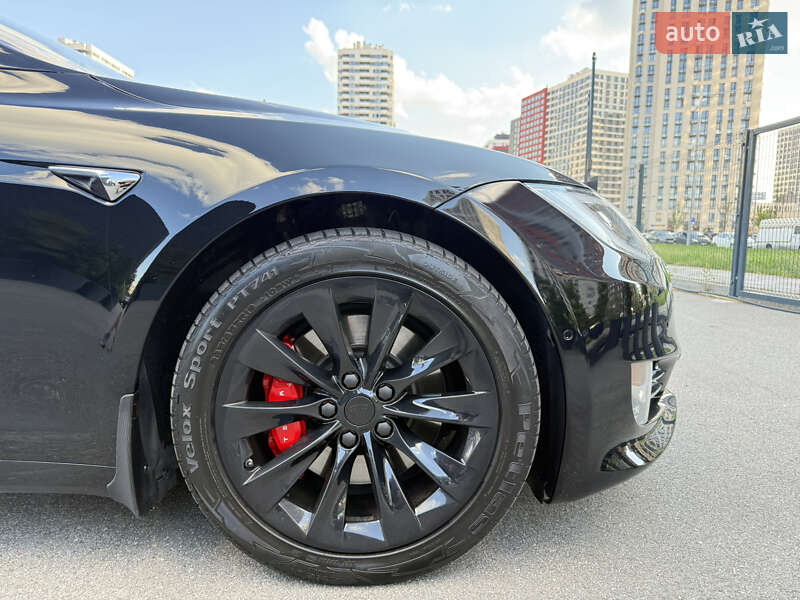 Лифтбек Tesla Model S 2018 в Киеве