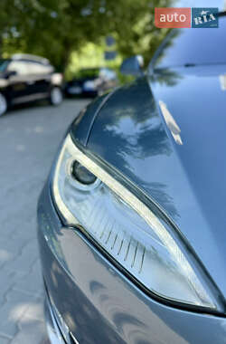 Лифтбек Tesla Model S 2013 в 