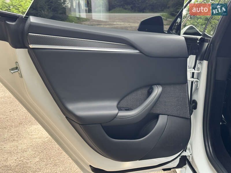 Лифтбек Tesla Model S 2023 в Львове