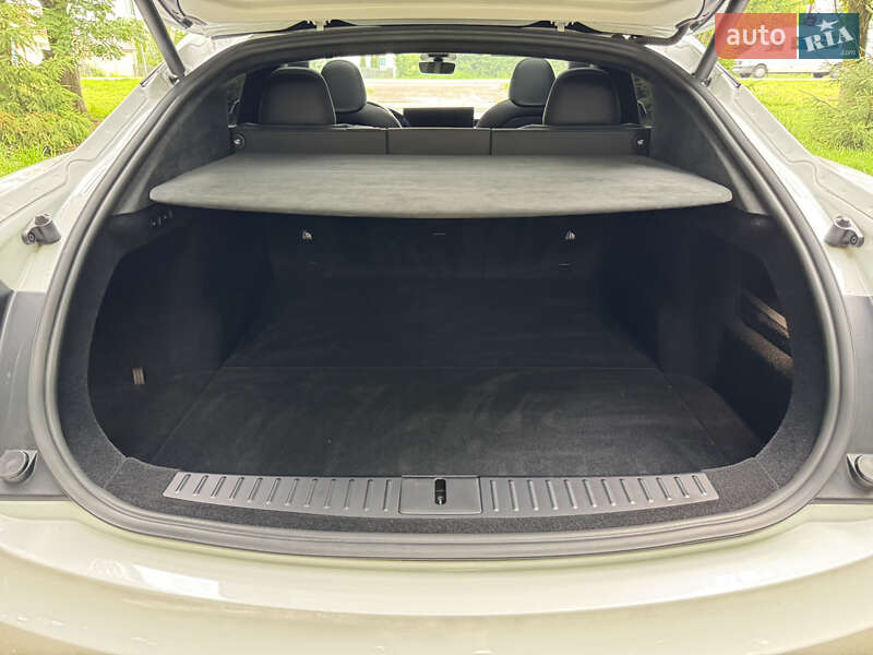 Лифтбек Tesla Model S 2023 в Львове