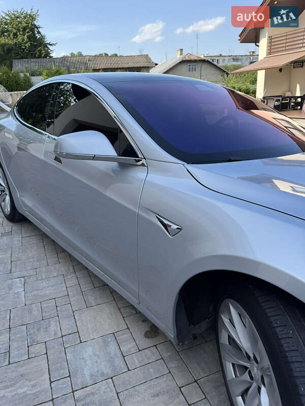 Лифтбек Tesla Model S 2017 в Тернополе