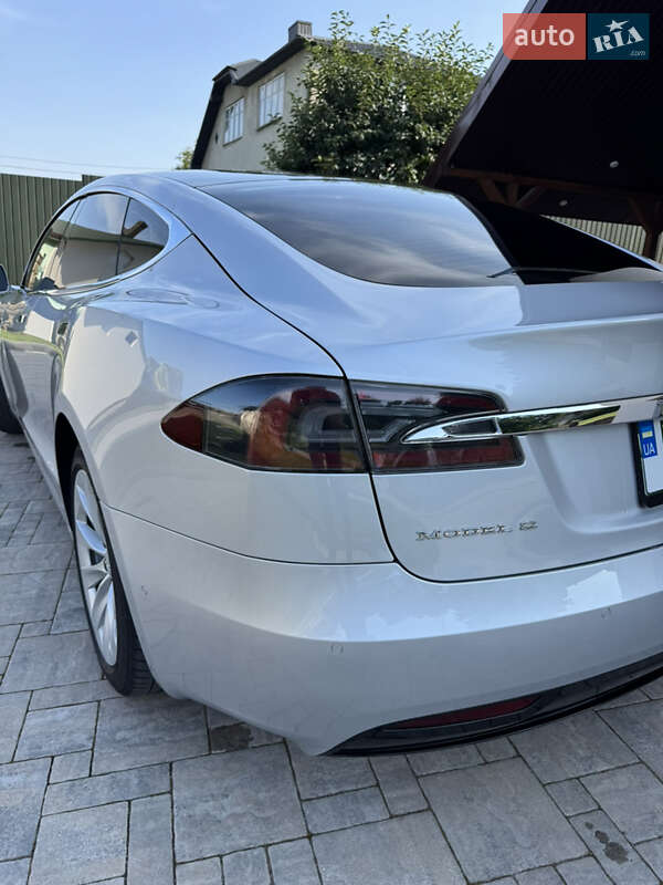 Лифтбек Tesla Model S 2017 в Тернополе