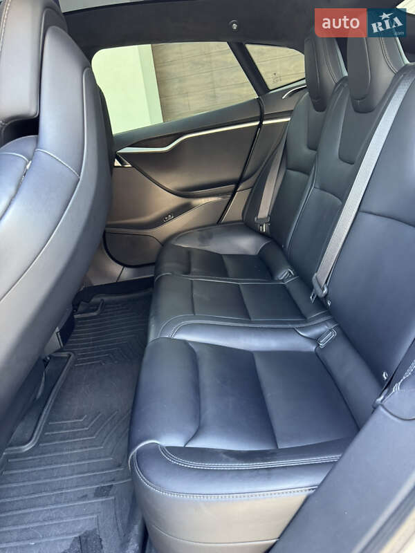 Лифтбек Tesla Model S 2017 в Тернополе