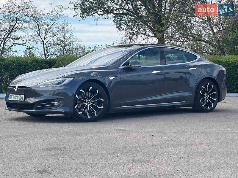 Лифтбек Tesla Model S 2016 в Каменском
