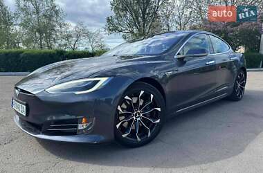 Лифтбек Tesla Model S 2016 в 