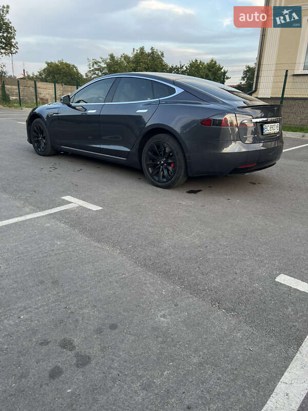 Лифтбек Tesla Model S 2016 в Львове