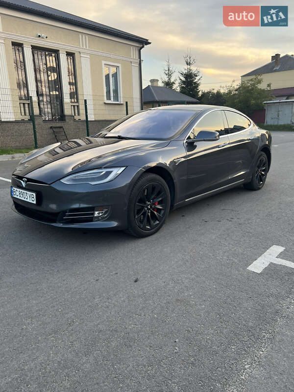 Лифтбек Tesla Model S 2016 в Львове