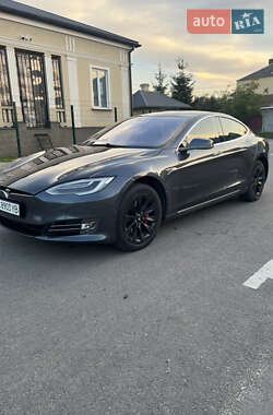 Лифтбек Tesla Model S 2016 в 
