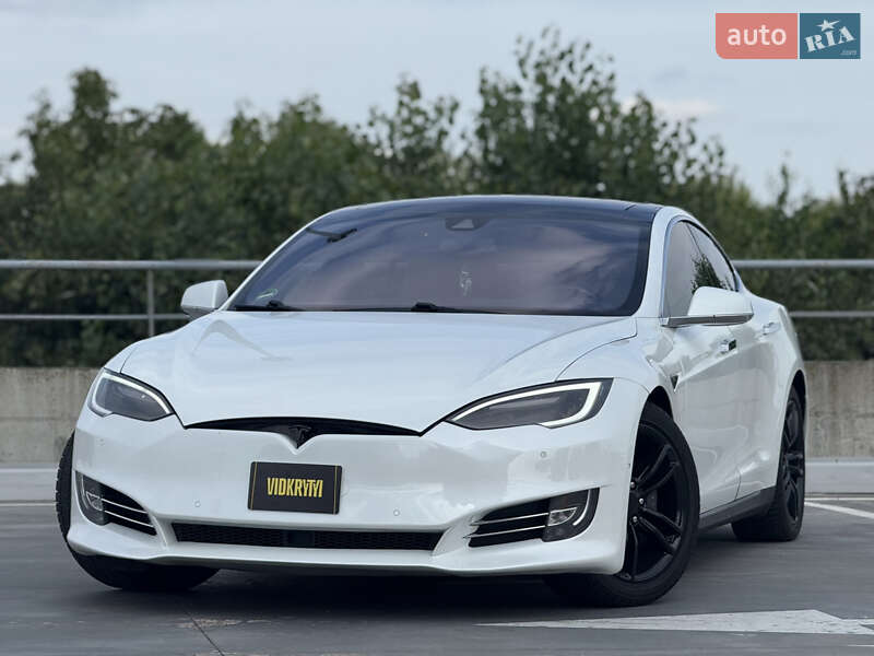 Лифтбек Tesla Model S 2014 в 