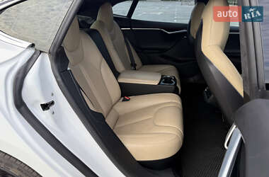 Лифтбек Tesla Model S 2014 в 