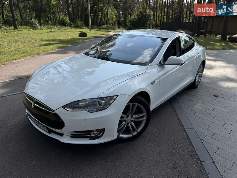 Tesla Model S 2014