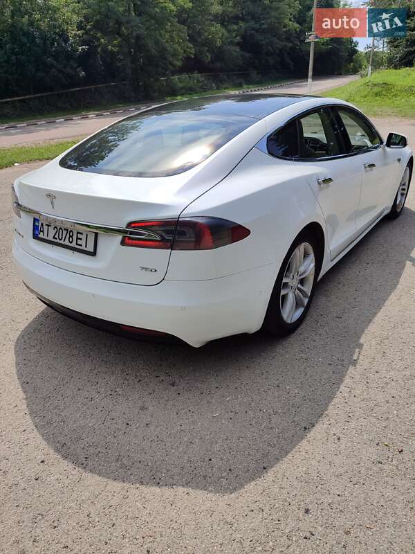 Лифтбек Tesla Model S 2016 в Ивано-Франковске