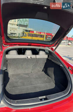 Лифтбек Tesla Model S 2017 в 