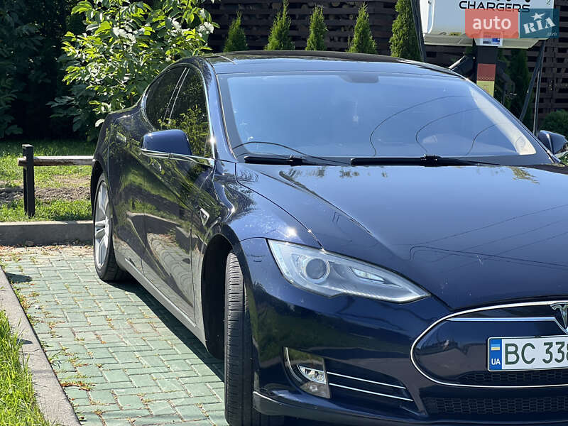Лифтбек Tesla Model S 2013 в 