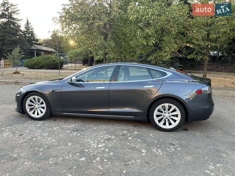 Лифтбек Tesla Model S 2017 в Кривом Роге