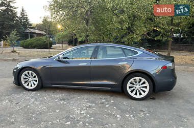 Лифтбек Tesla Model S 2017 в 