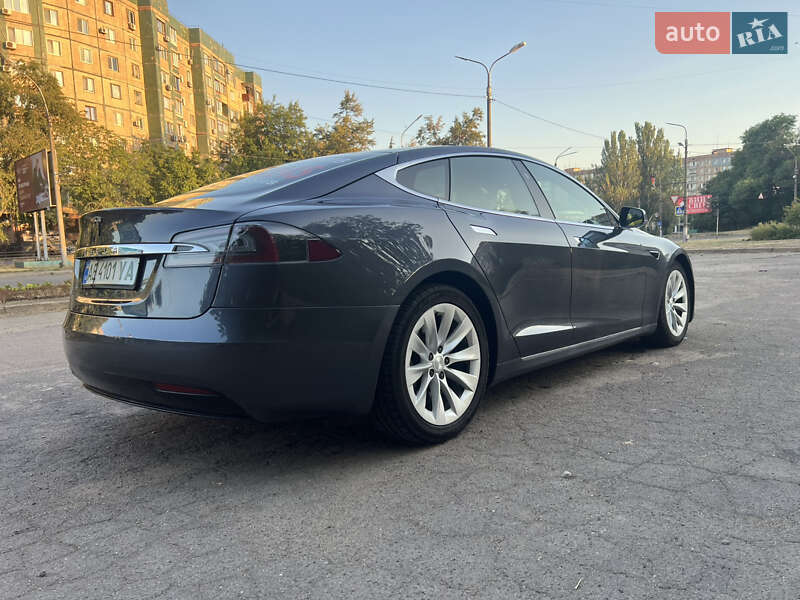 Лифтбек Tesla Model S 2017 в Кривом Роге