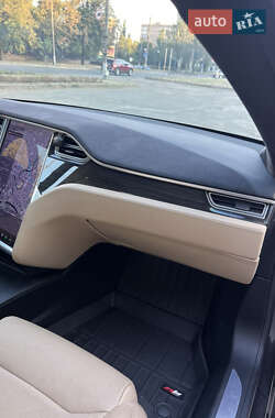 Лифтбек Tesla Model S 2017 в 