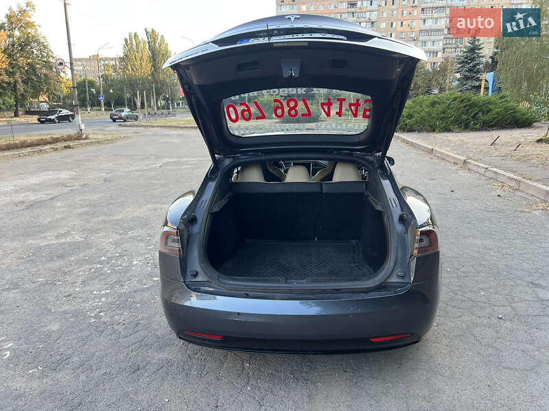 Лифтбек Tesla Model S 2017 в Кривом Роге