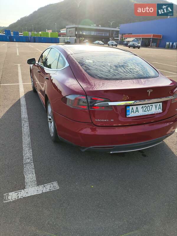 Лифтбек Tesla Model S 2014 в Мукачево