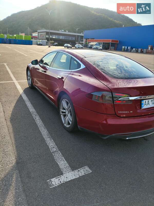 Лифтбек Tesla Model S 2014 в Мукачево