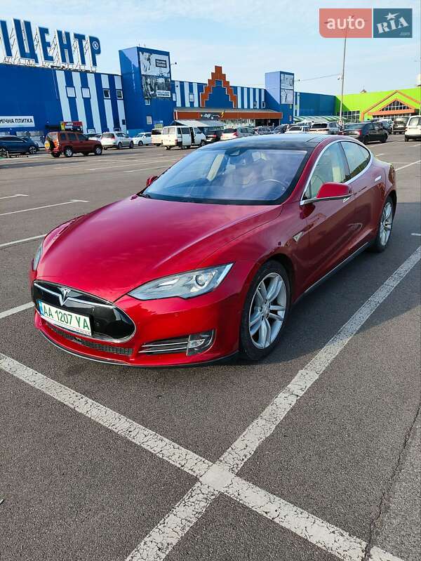 Лифтбек Tesla Model S 2014 в Мукачево