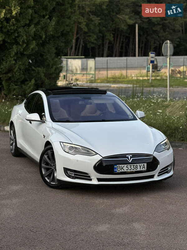 Tesla Model S 2014