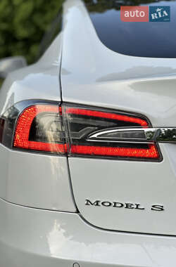 Лифтбек Tesla Model S 2014 в 
