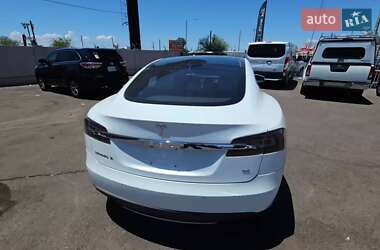 Лифтбек Tesla Model S 2015 в 