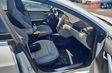 Лифтбек Tesla Model S 2015 в 