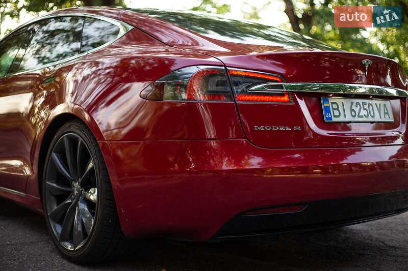 Лифтбек Tesla Model S 2017 в Кременчуге