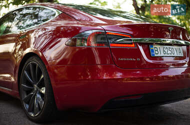 Лифтбек Tesla Model S 2017 в 