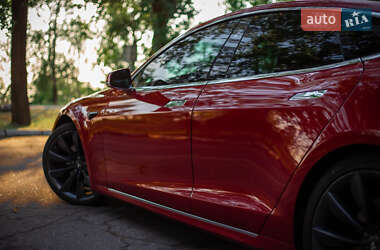 Лифтбек Tesla Model S 2017 в 